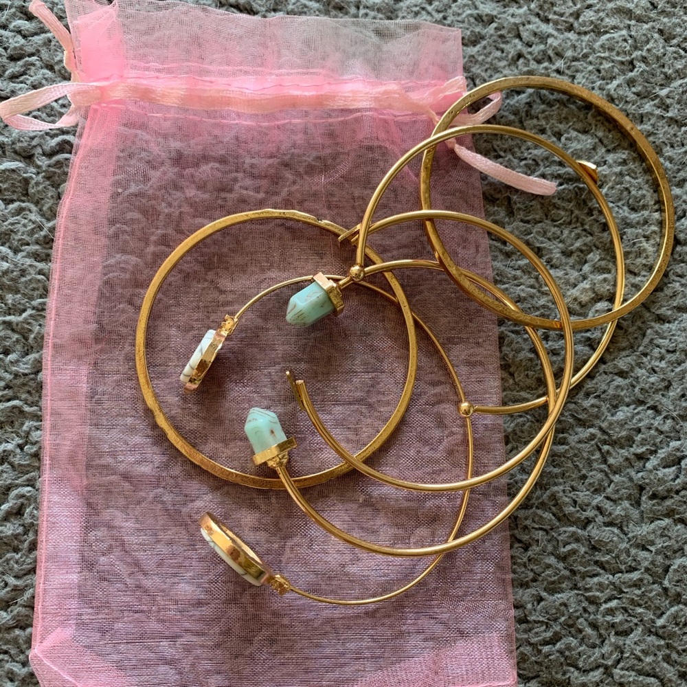 🟠  🆕 NEW dangle bracelets.